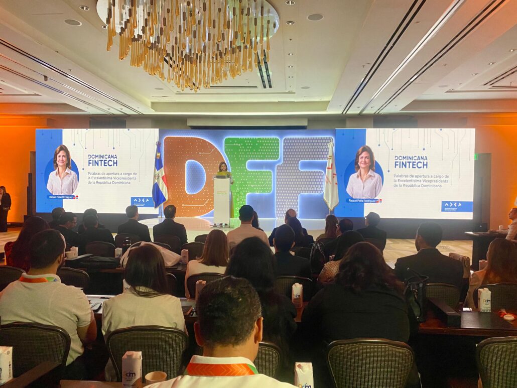 Vicepresidenta reafirma compromiso del Gobierno durante Dominicana Fintech Fórum