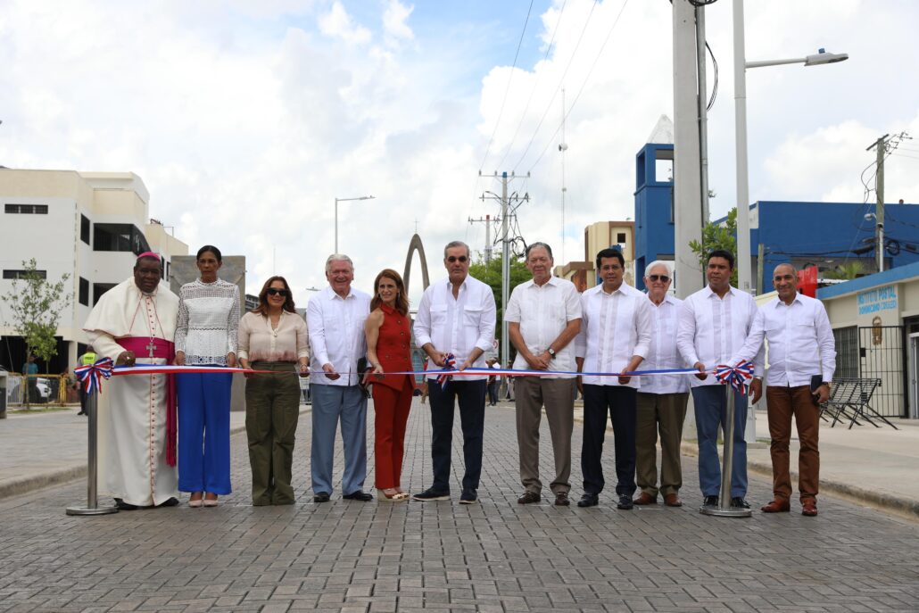 Presidente Abinader inaugura Boulevard de la Peregrinación en Higüey