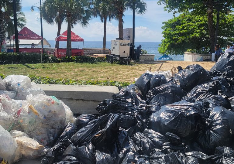 Instituciones promueven el reciclaje en limpieza de playa Güibia