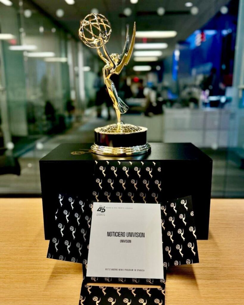 Ramón Carmona recibe Premio Emmy por su labor en Noticiero Univisión - Noticias de hoy en República Dominicana | De Último Minuto