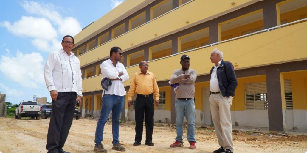 Minerd asegura haber cubierto al 99% de los estudiantes en Verón-Punta Cana y desmiente falta de cupos.