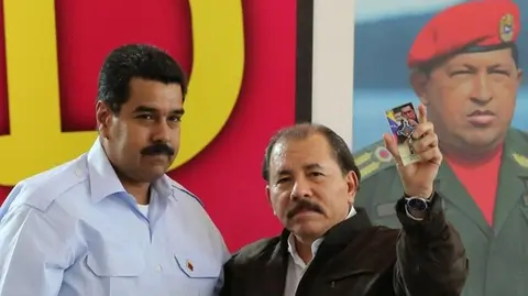 Ortega se solidariza con Maduro tras la confiscación de avión por EE.UU.