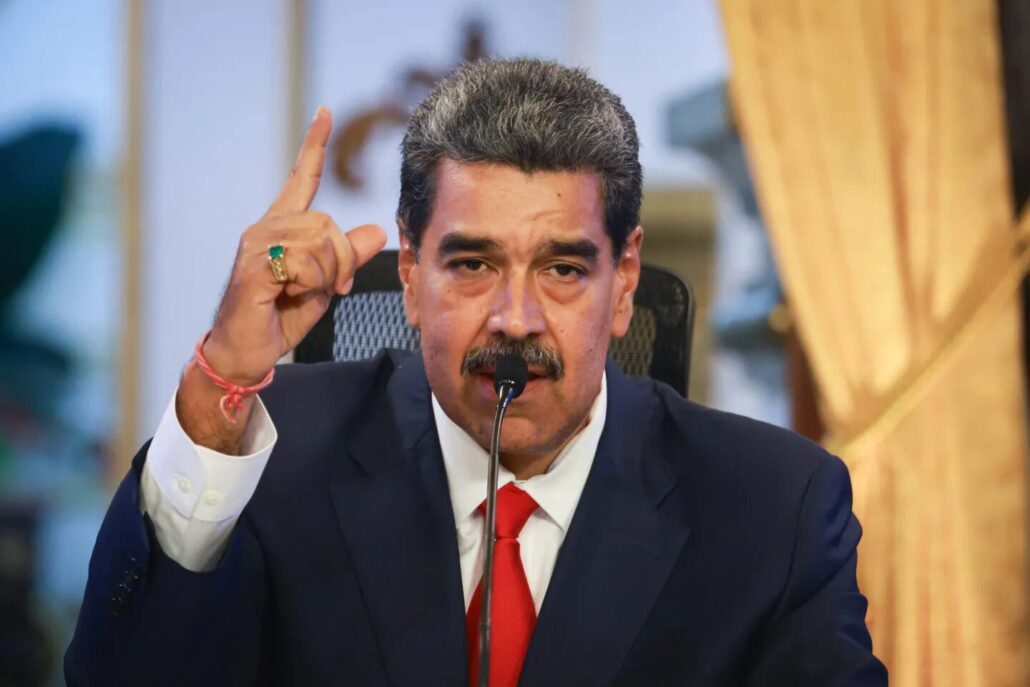 Maduro arremete nuevamente contra Javier Milei por criticar adelanto de Navidad : “Es un imbécil”