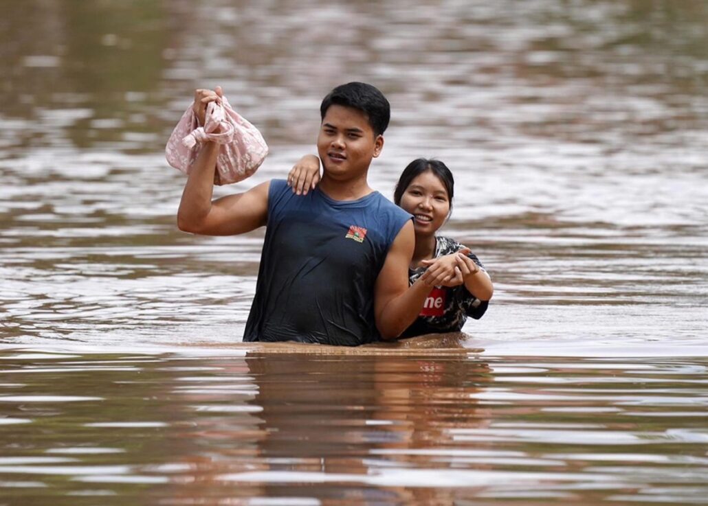 Al menos 9 muertos y decenas de vuelos cancelados por inundaciones en Tailandia