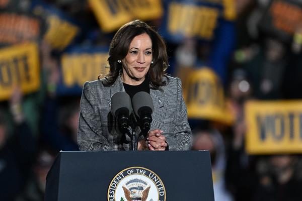 Harris señalará a Trump como un peligro en el lugar donde incitó el asalto al Capitolio