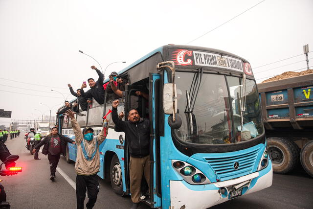 Transportistas de Perú anuncian paro nacional si no se deroga 