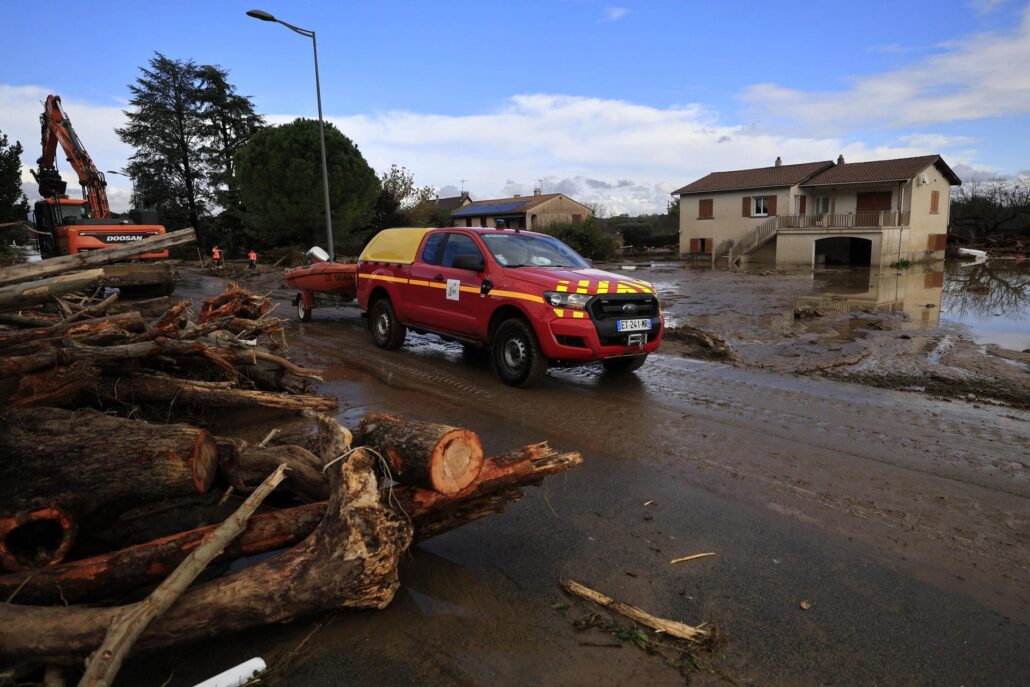 Francia baja el nivel de alerta en el sur tras violentas lluvias, inéditas en 40 años