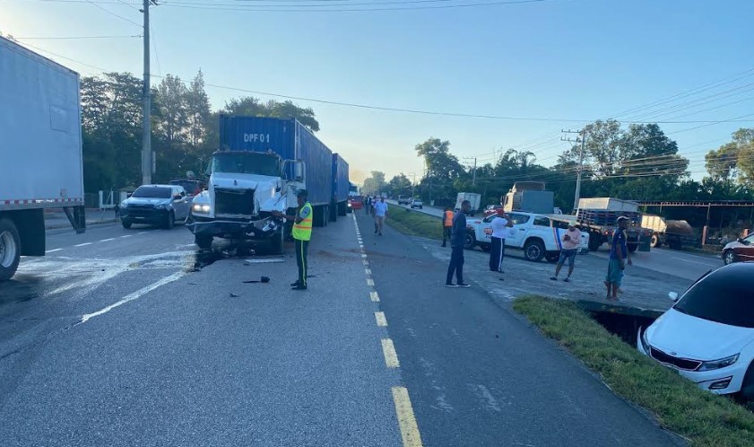 Sistema 911 coordina asistencia en accidente de tránsito múltiple en Monseñor Nouel