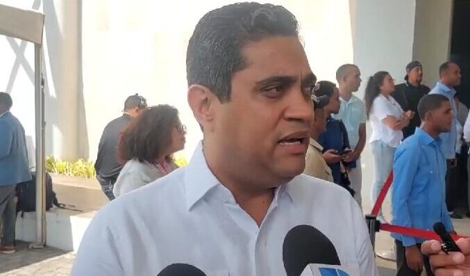 Kelvin Cruz destaca aportes del Gobierno en edificaciones deportivas de Puerto Plata