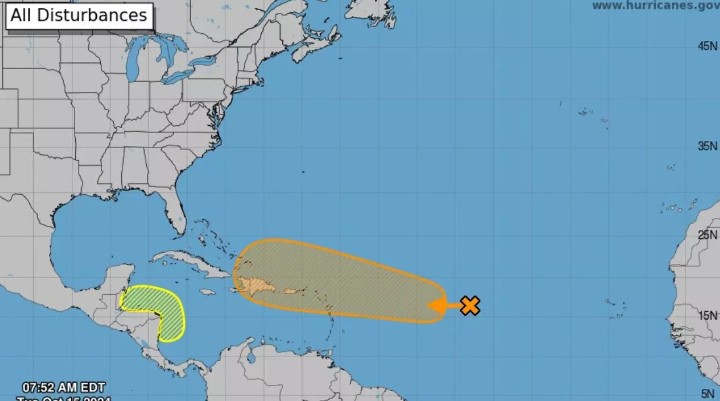 Centro Nacional de Huracanes monitorea sistema tropical en el Atlántico con potencial de desarrollo