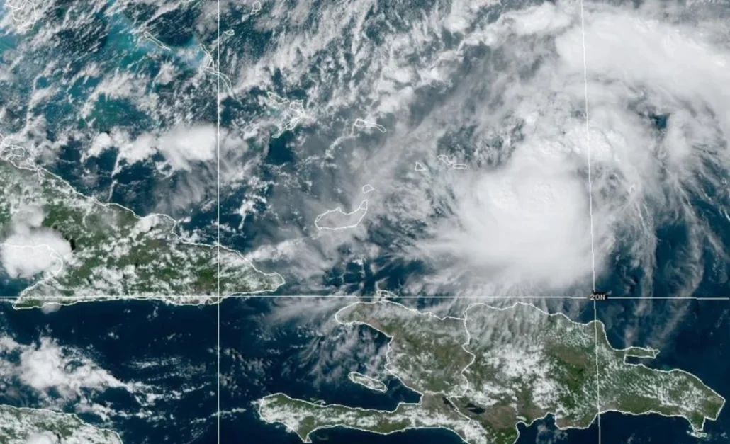 Huracán Oscar amenaza a Bahamas y Cuba con fuertes lluvias e inundaciones