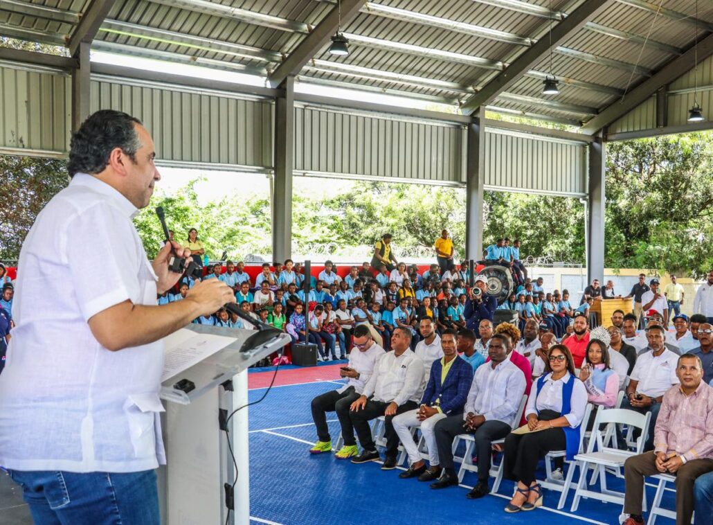 INEFI entrega moderno polideportivo y utilerías deportivas en escuelas Elías Piña - Noticias de hoy en República Dominicana | De Último Minuto