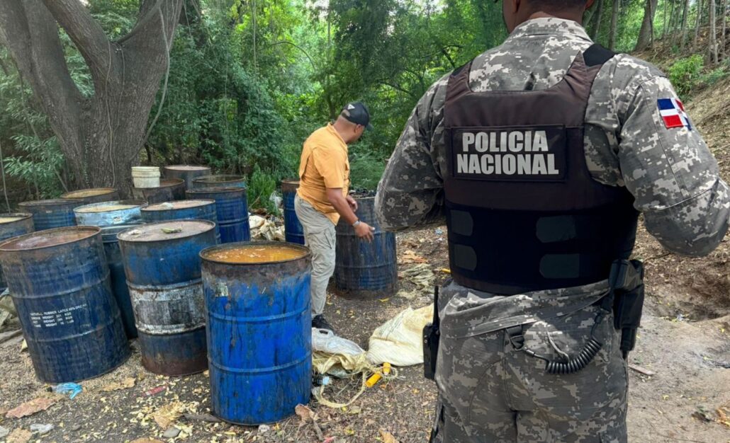 PN y MP desmantelan laboratorio clandestino de bebidas alcohólicas en Navarrete