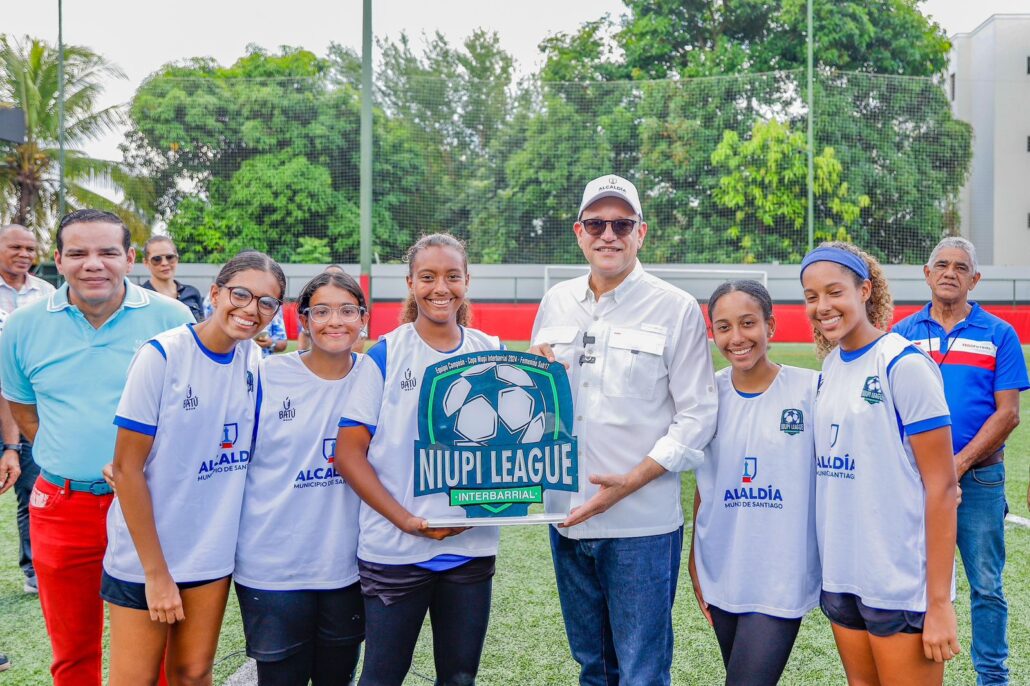 Alcaldía de Santiago organiza partidos de fútbol de forma simultánea