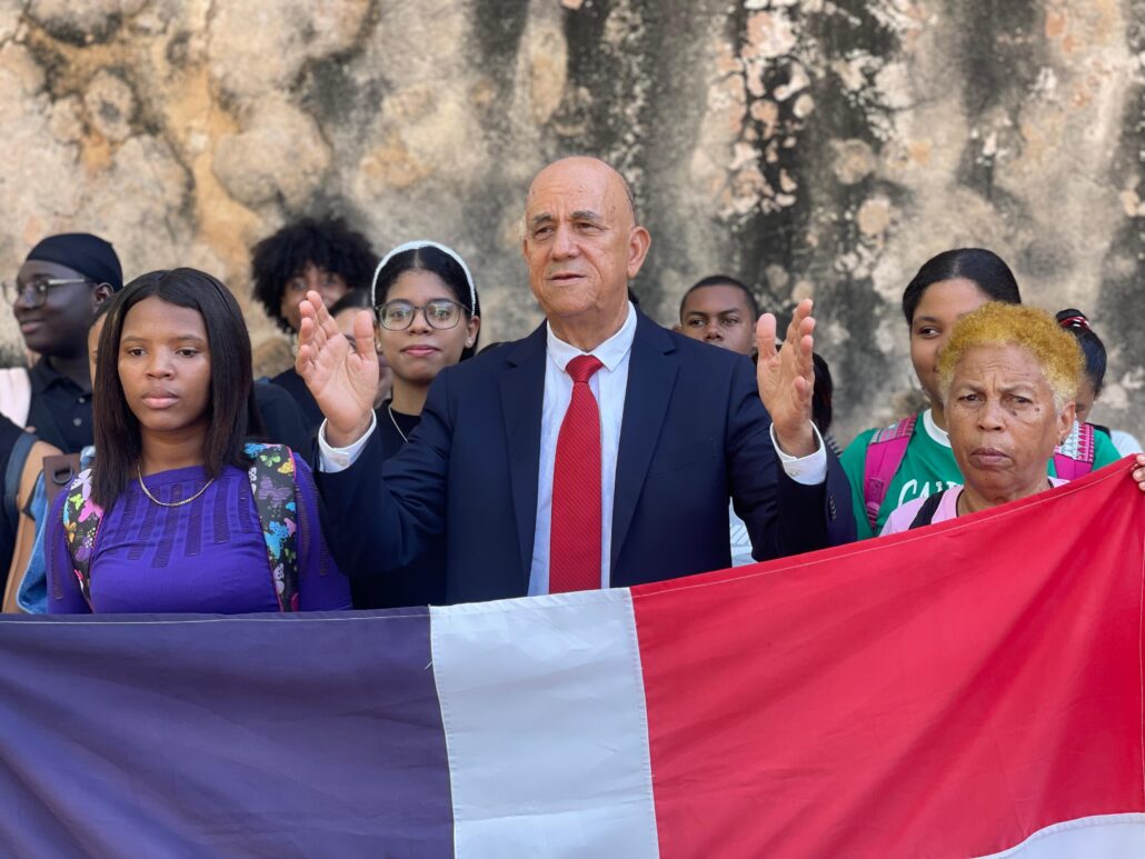 Luis de León afirma: Comunidad Internacional planea resolver crisis haitiana echando a pelear a RD