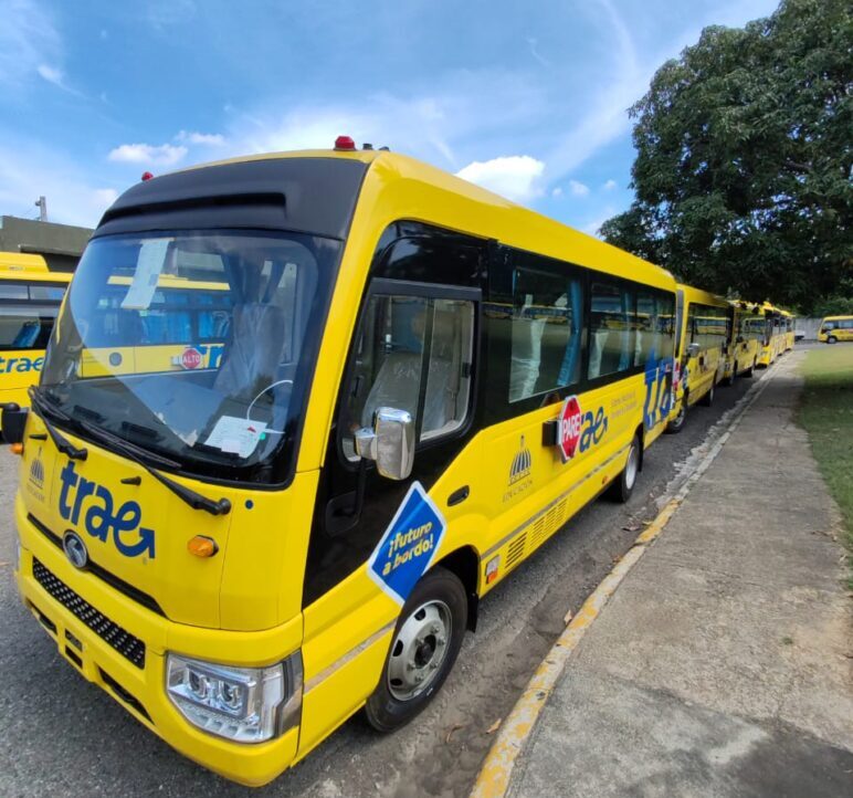 Vicepresidenta pone en marcha sistema de transporte escolar TRAE