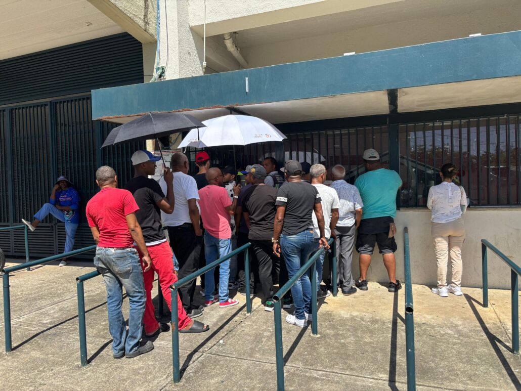 Quejas por lentitud en la compra de boletos para el partido inaugural Tigres vs. Leones