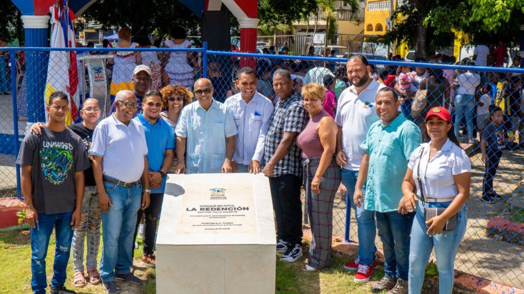 Alcalde de Pantoja inaugura parque infantil en el sector Villa Duarte