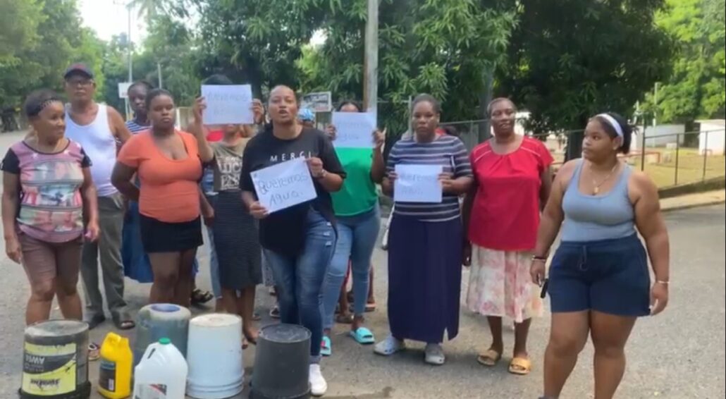 Residentes en Los Botados, Yamasá, denuncian escasez de agua potable