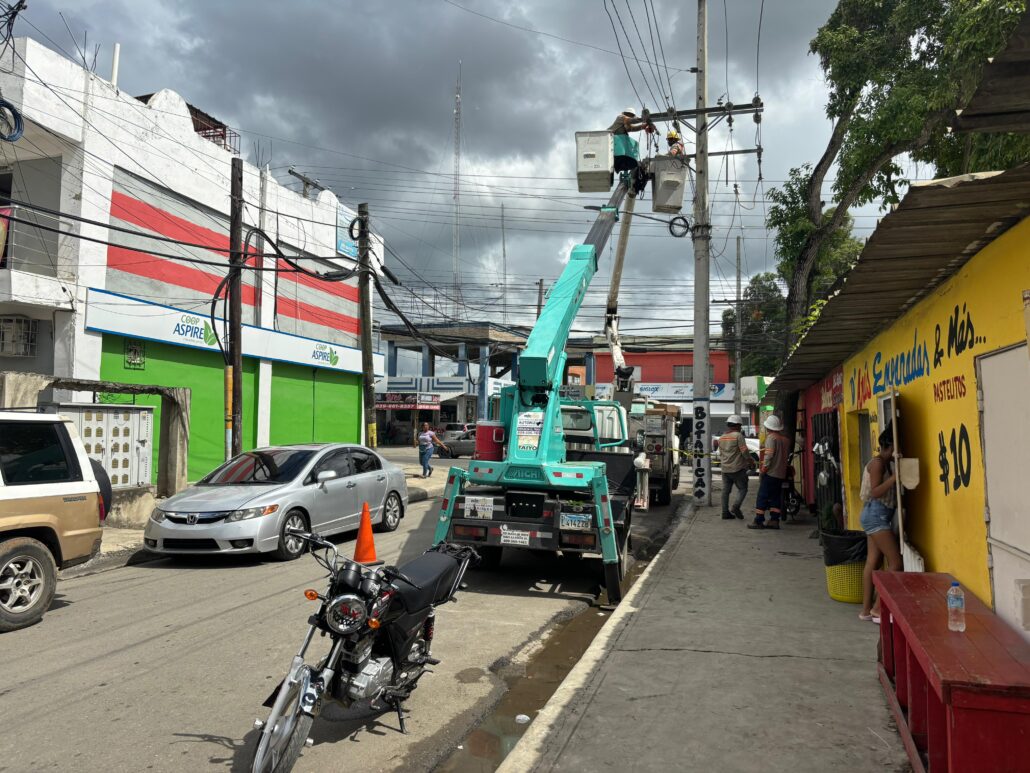 Residentes de la calle 28 en Villa Mella denuncian delincuencia, apagones y escasez de agua