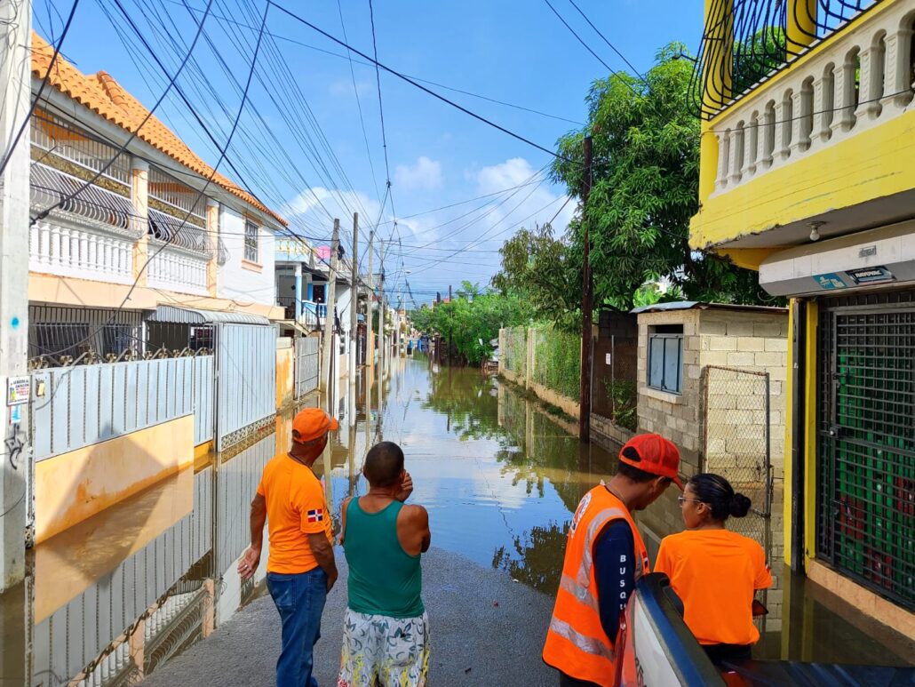 Intensas lluvias provocan inundaciones en Santiago