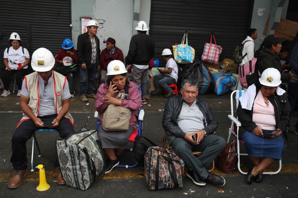 Centenares de mineros exigen al Congreso de Perú que amplíe plazo para su registro formal