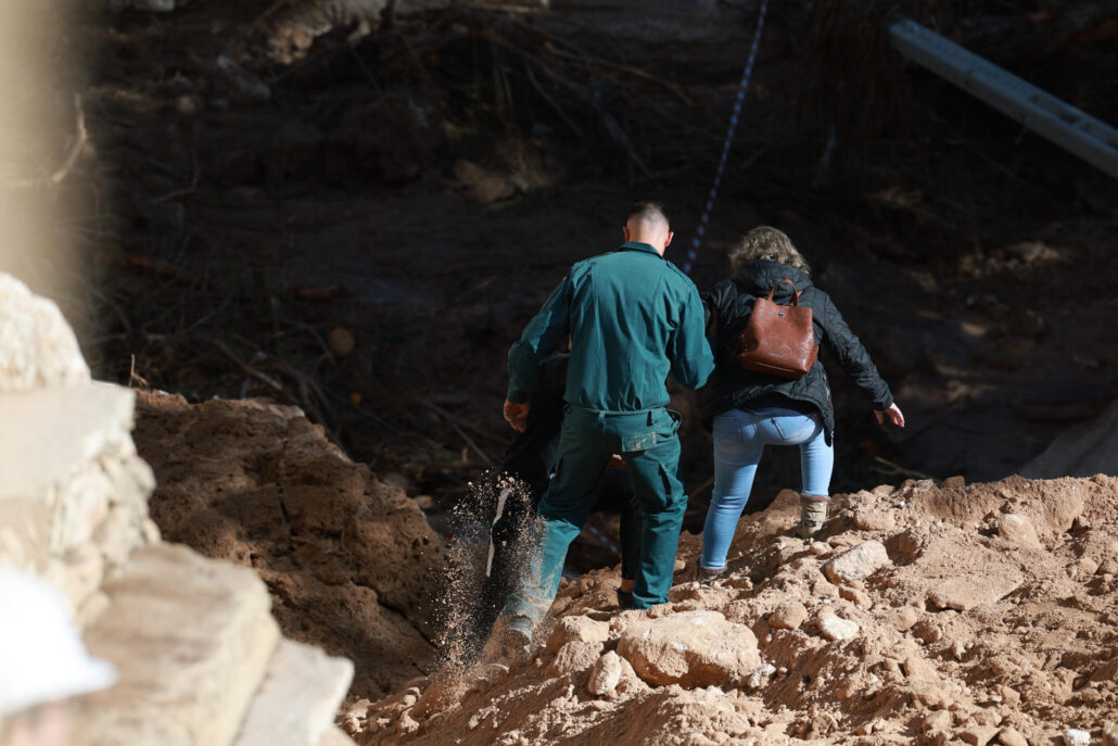 Las tormentas no cesan y España contiene el aliento al seguir la búsqueda de desaparecidos