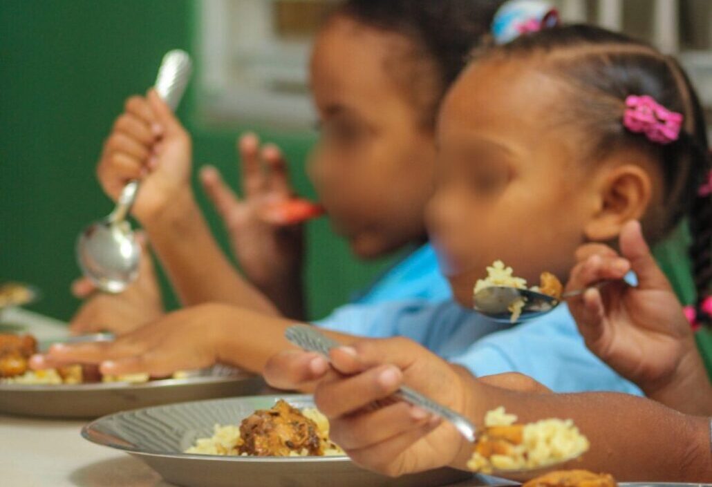 Familias dominicanas se ahorran más de 81 mil millones al año gracias al Programa de Alimentación Escolar del INABIE