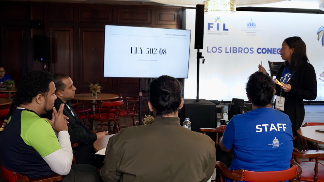 Editoras dominicanas analizan y revisan Ley del Libro y Bibliotecas en la Feria del Libro