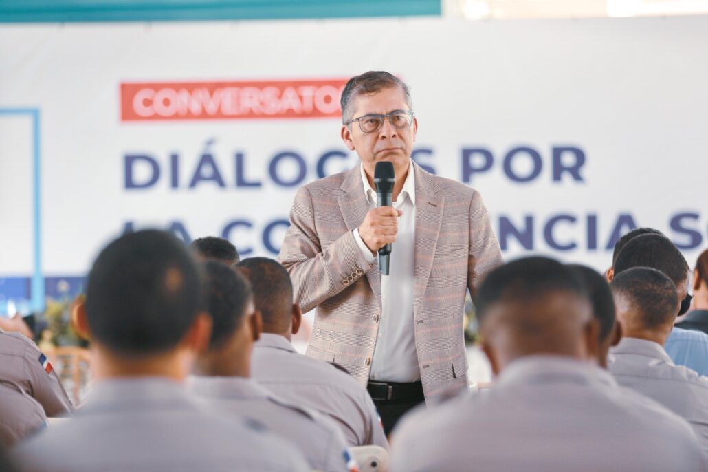 Comunitarios de Montecristi proponen una Policía más cercana y confiable para la zona