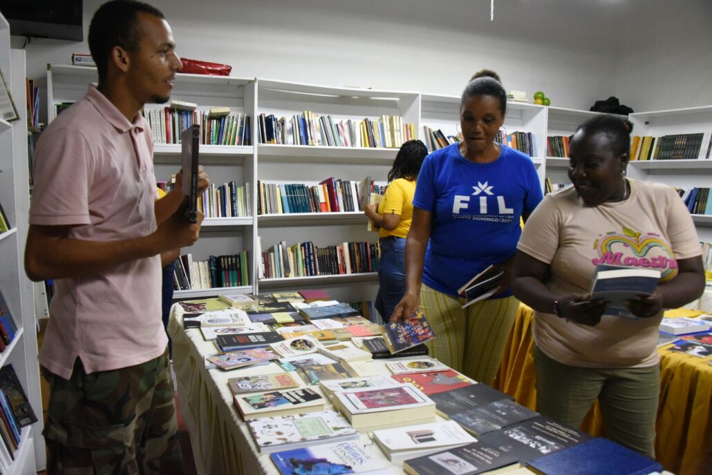 Más de diez mil libros gratis para los lectores en la Feria del Libro 2024