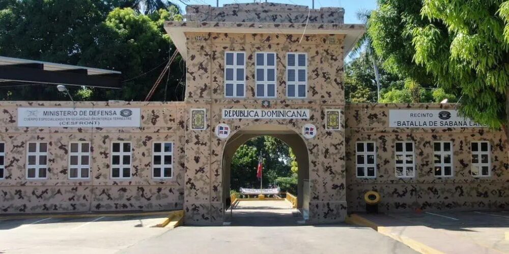 CESFronT detiene vehículo con indocumentados y autobús con mercancía ilícita