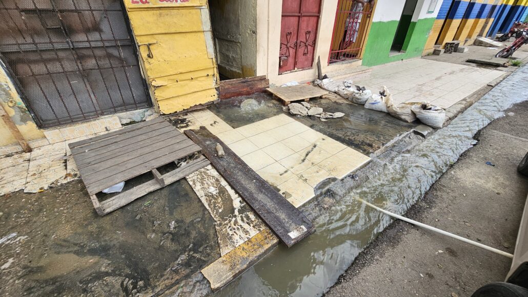 “La mierda flota en nuestras calles” dicen residentes de San Carlos