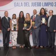 Celebran Gala del Juego Limpio y entregan reconocimiento a destacados atletas y federaciones - Noticias de hoy en República Dominicana | De Último Minuto