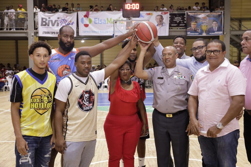 Asociación de Baloncesto Seibano reconoce al mayor general Guzmán Peralta