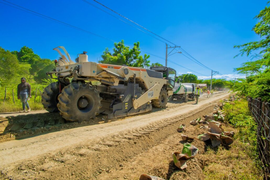 Deligne Ascención dice Gobierno ahorra millones de pesos con reciclaje de asfalto