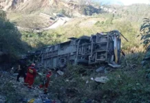 Al menos siete muertos y 30 heridos en accidente de autobús de escolares en el norte de Perú