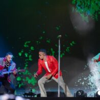 La presentación de Aventura inició con “Por un segundo”, una canciones más exitosas de su discografía musical y que forma parte del álbum “The Last”, lanzado hace 15 años.