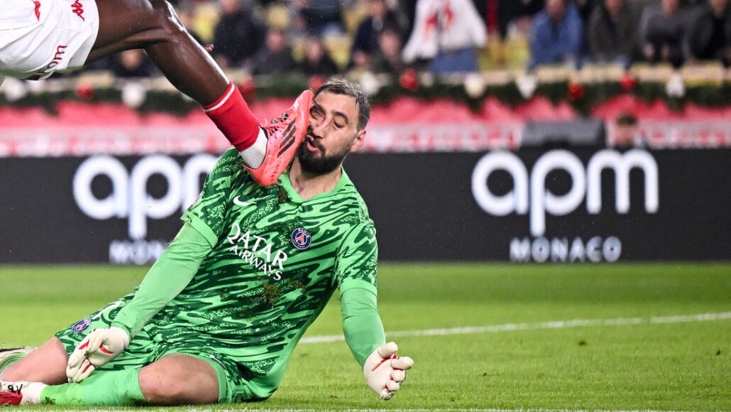 Imagen externa. El portero del PSG recibe un fuerte plantillazo en la cara