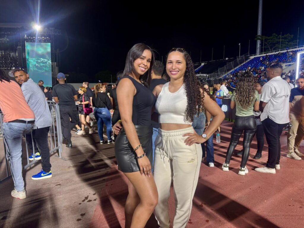 El leather y el brillo imperan en los outfits de las fans de Aventura en "Cerrando Ciclos tour" | 5 | El leather y el brillo imperan en los outfits de las fans de Aventura en "Cerrando Ciclos tour" - Noticias de hoy en República Dominicana | De Último Minuto