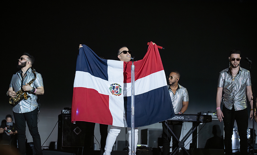 El Blachy y Chris Lebrón deslumbran como teloneros en la primera noche de Aventura en el Estadio Olímpico