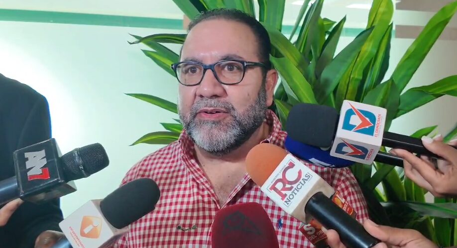 Rogelio Genao rechaza restricciones del horario en Navidad