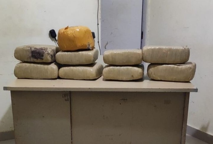 PN detiene en Pedernales a hombre transportaba nueve paquetes de presunta marihuana