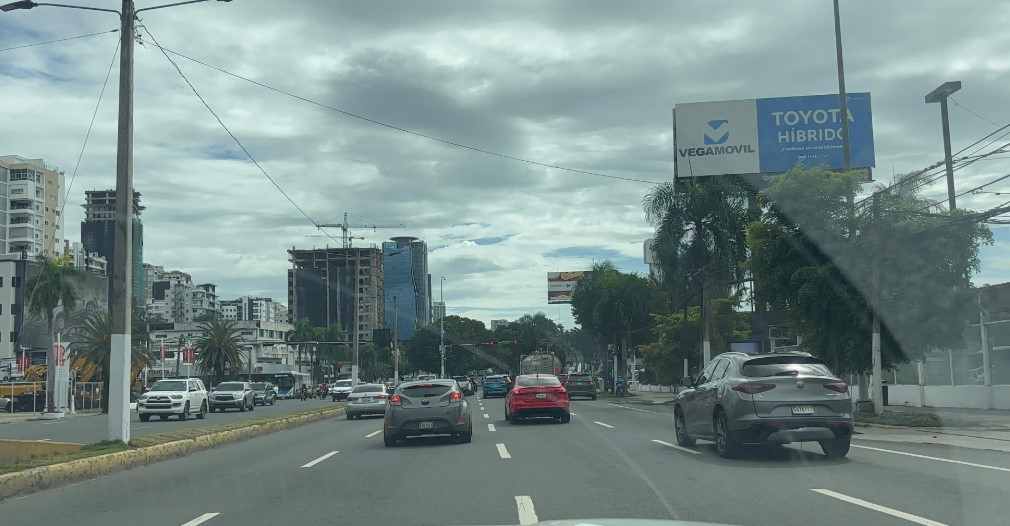 Varias avenidas de Santo Domingo lucen despejadas en víspera de Navidad