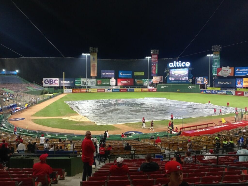 Juego entre Tigres del Licey y Leones del Escogido suspendido por lluvia | De Último Minuto