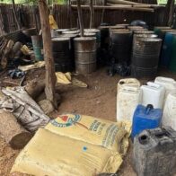 Autoridades decomisan más de 2,600 galones de bebidas adulteradas