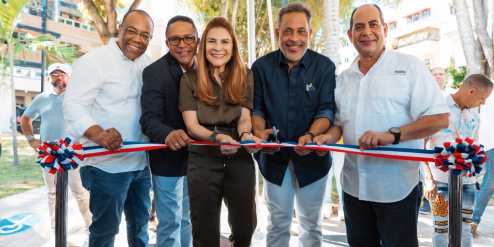 Alcaldía DN y Supermercado 365 inauguran parque Los Bambú
