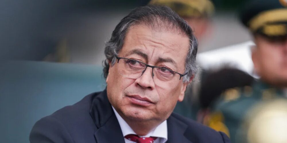 Petro pide la renuncia de todo su gabinete en medio de crisis gubernamental