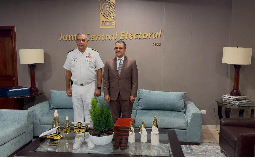 DGM y JCE coordinan medidas para facilitar el control migratorio en los aeropuertos