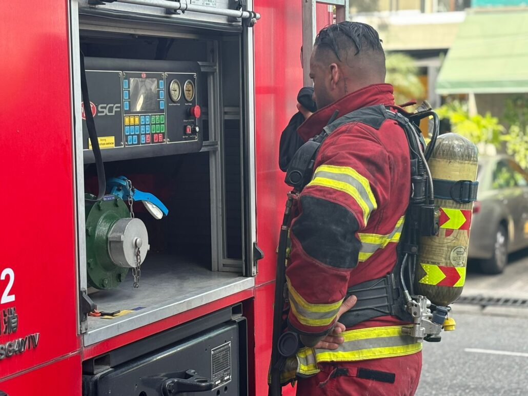 Bomberos controlan incendio en Plaza Bolera en el DN